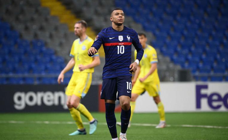 منتخب 'الديوك' يحافظ على سجله خالياً من الخسارة للمباراة الـ15 توالياً