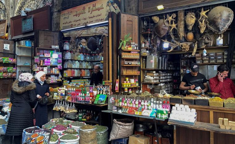 محل عطارة في سوق دمشق