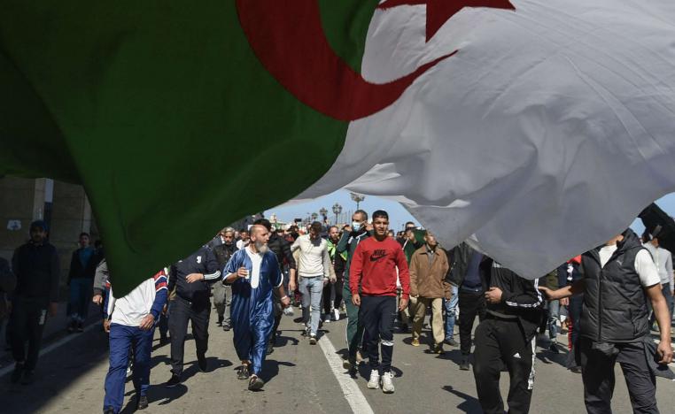 الحراك الشعبي في الجزائر يكسر حاجز القمع والترهيب