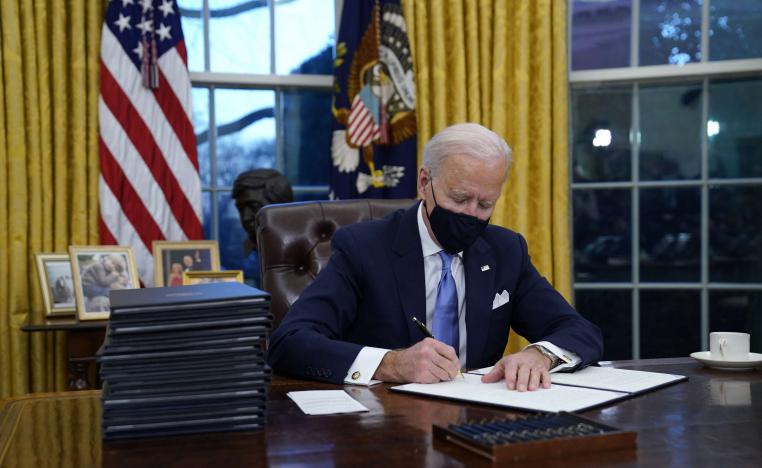 بايدن عالق بين مؤيد لتفاوض صارم مع إيران ومعارض للعودة للاتفاق النووي