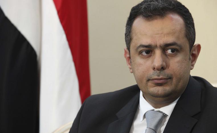 معين عبدالملك وجها لوجه مع المتظاهرين