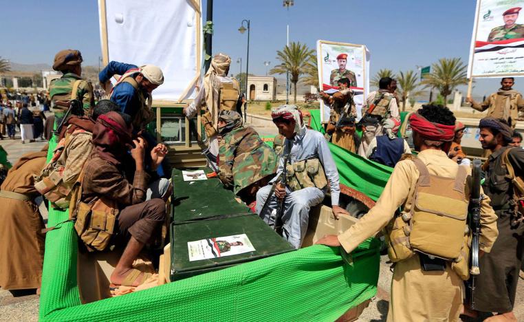 حوثيون يستعدون لدفن بعض مقاتليهم الذين قضوا في معارك مأرب