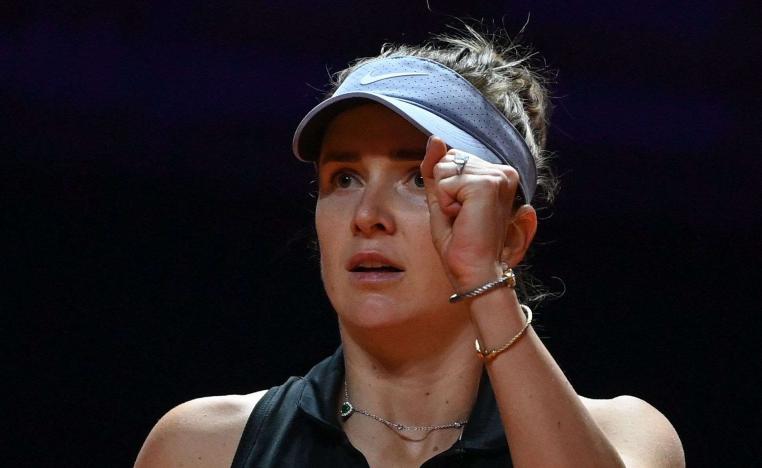 سفيتولينا تخرج من الباب الضيق 