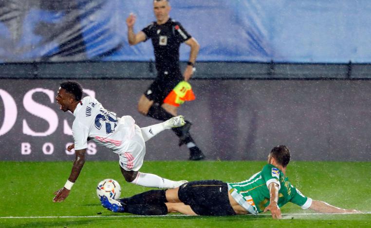 بيتيس يعقد حسابات ريال