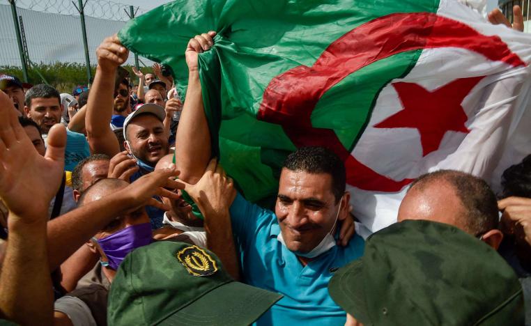 الحراك الجزائري يقاوم للصمود أمام آلة القمع
