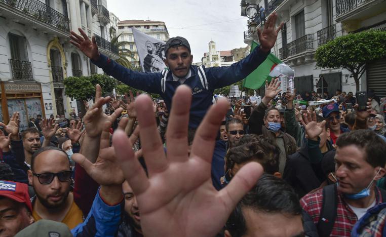الحراك الجزائري حذر مرارا من اشهار السلطة ورقة الإرهاب والمؤامرة لوأد الاحتجاجات