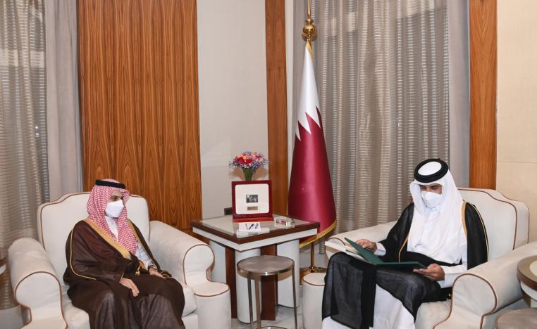 وزير الخارجية السعودي يسلم أمير قطر رسالة من الملك سلمان