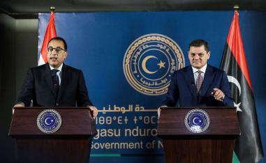 مصطفى مدبولي رئيس الوزراء المصري مع نظيره الليبي عبدالحميد الدبيبة 