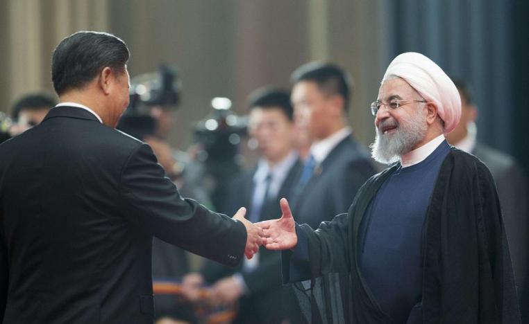 الرئيس الايراني حسن روحاني ونظيره الصيني شي جين بينغ