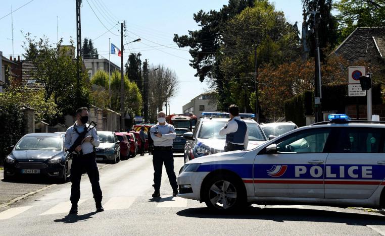 الشرطة الفرنسية تطوق مكان الاعتداء بعد أن قتلت المهاجم