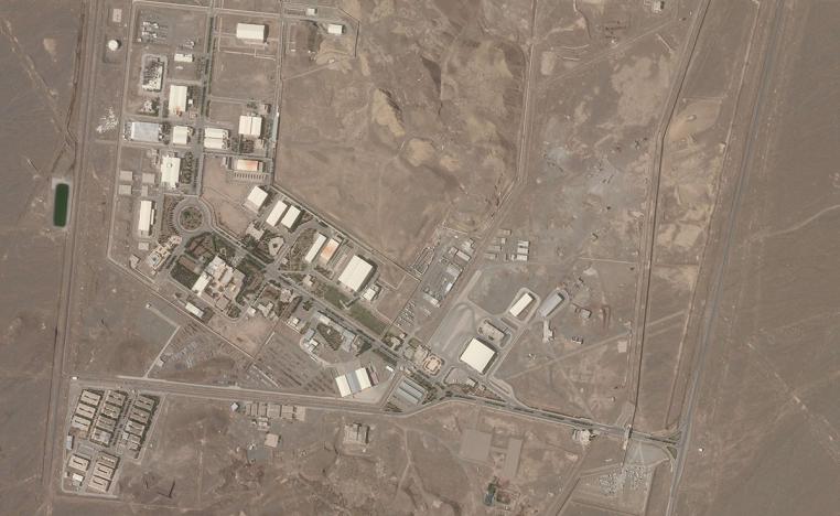 ايران تقترب من صنع السلاح النووي وتفاوض في فيينا