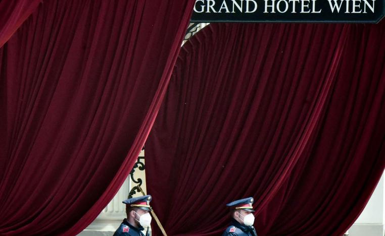 مدخل فندق غراند هوتيل في فيينا حيث تجري المفاوضات مع إيران