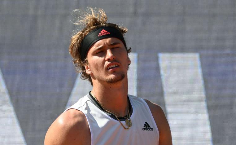 لاعب التنس الالماني يرتكب نصف أخطائه الـ14 المباشرة في المجموعة الحاسمة