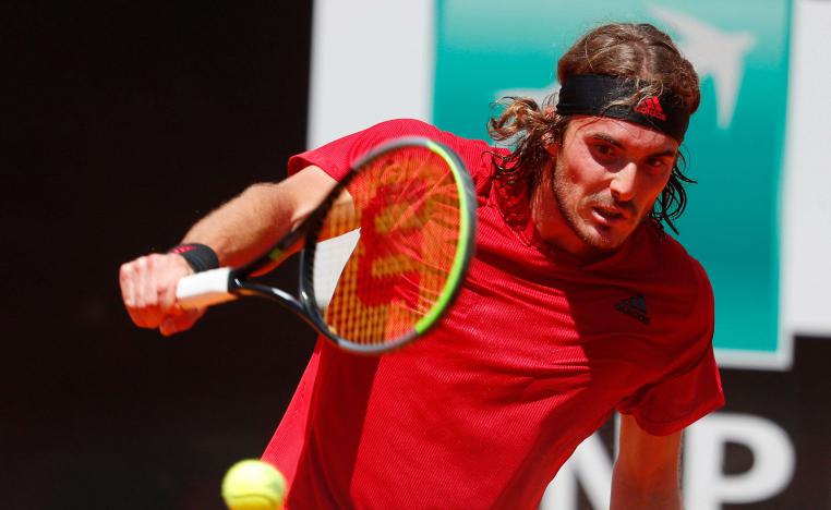 تسيتسيباس على طريق اللقب