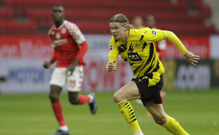 الفريق 'الاصفر' يستفيد على أكمل وجه من خسارة ملاحقه أينتراخت فرانكفورت أمام شالكه