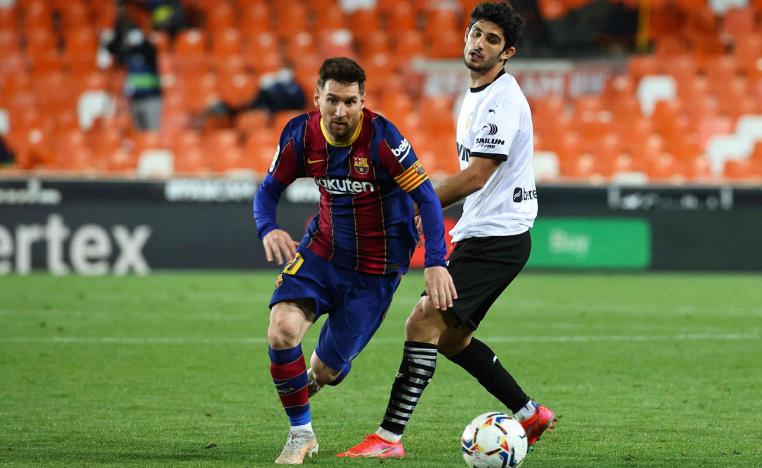 ميسي في مباراة فريقه مع بلنسية