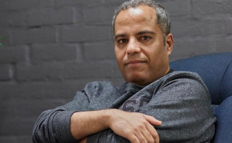 كما يموت الناس مات