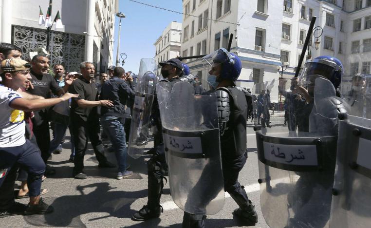 السلطات الجزائرية تزيد من جرعات القمع لترهيب المحتجين