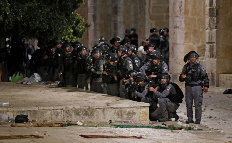 صدامات عنيفة بين قوات الاحتلال الاسرائيلي والفلسطينيين في القدس