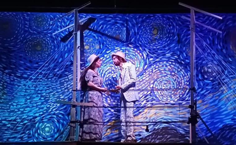 زمنان مختلفان