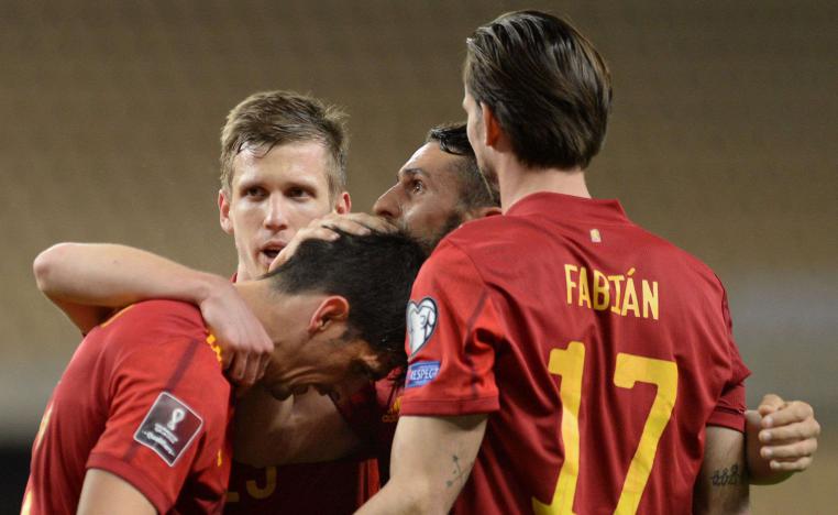 منتخب 'لا روخا' يخوض النهائيات بتشكيلة من الشباب الواعد والأداء المتميز