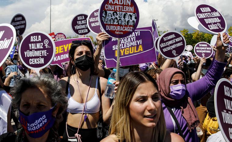 غضب متزايد في تركيا بسبب تقليص حقوق الدفاع عن المرأة