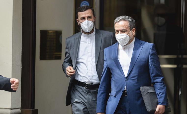 مفاوضو إيران يغادرون معقل المحادثات النووية في فيينا
