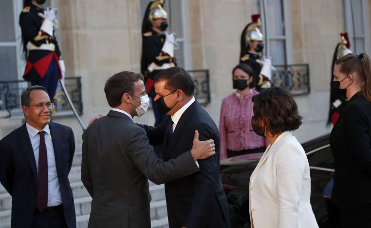 الرئيس الفرنسي إيمانويل ماكرون ورئيس الوزراء الليبي عبدالحميد الدبيبة