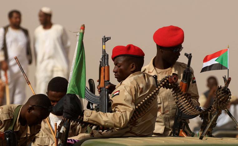 الحكومة السودانية تستبق فوضى أمنية بتشكيل قوة مشتركة للجم الانفلاتات