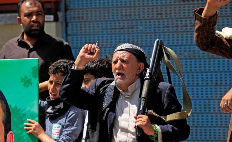 يمني يتظاهر ضد السعودية في صنعاء