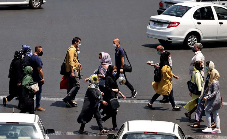 كورونا يفاقم معاناة الإيرانيين وسط أزمة اقتصادية خانقة
