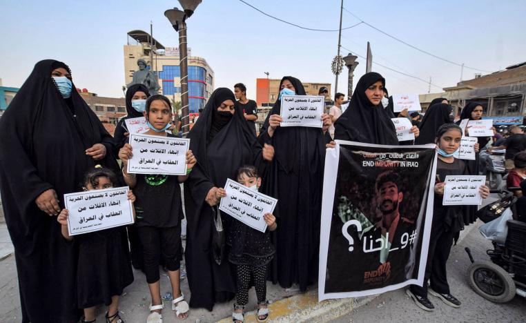 عراقيات يتظاهرن احتجاجا على سلبية الحكومة في رصد ومحاكمة قتلة النشطاء