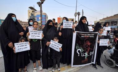 عراقيات يتظاهرن احتجاجا على سلبية الحكومة في رصد ومحاكمة قتلة النشطاء