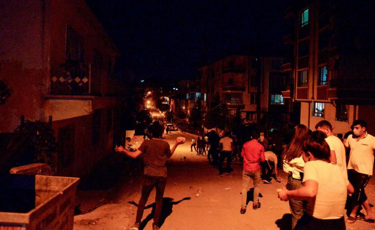 أعمال شغب وهجمات استهدفت منازل ومتاجر مملوكة لسوريين