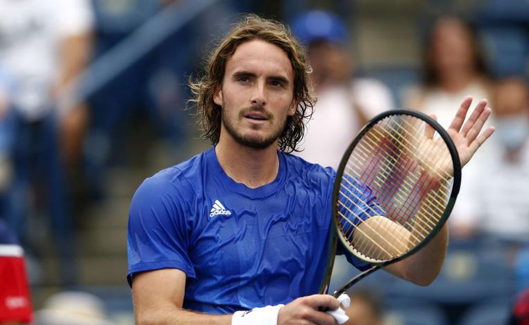 لاعب التنس اليوناني يضرب موعدا في ربع النهائي مع النروجي المتألق كاسبر رود