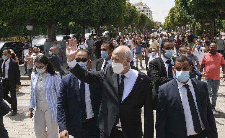 الرئيس التونسي يبدي حزما كبيرا في مواجهة النهضة وسنوات من الفساد والعبث السياسي