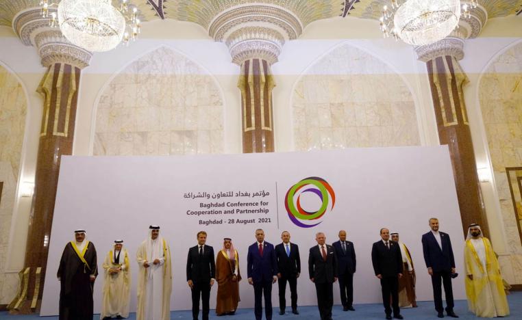 صورة جماعية لرؤساء الوفود في قمة بغداد