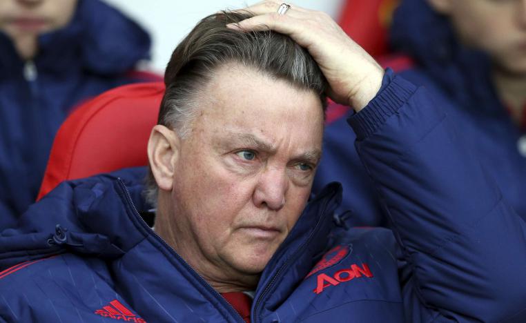 فان غال يبدأ ولايته الثالثة بتعادل مخيب