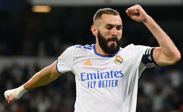 الفرنسي كريم بنزيمة يصنع الفارق مع فريقه الملكي بتسجله هدفين وتمريرتين حاسمتين