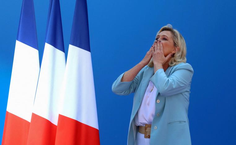 مارين لوبن ترفع شعار الحريات عارضة بعض أبرز مواضيعها مثل مكافحة الهجرة وانعدام الأمن