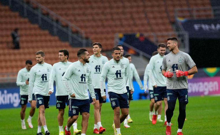 منتخب 'لا روخا' جاهز للقتال لمعانقة الكأس الغالية