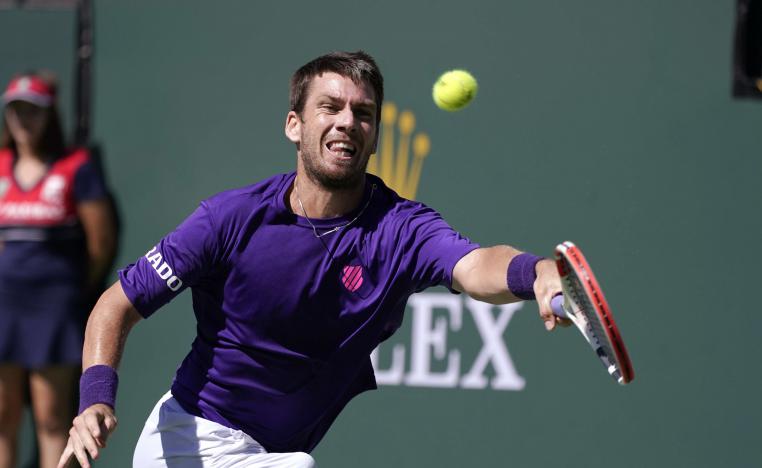 لاعب التنس البريطاني يلتقي في نصف النهائي مع الفائز في مباراة البلغاري ديميتروف والبولندي هوركاش