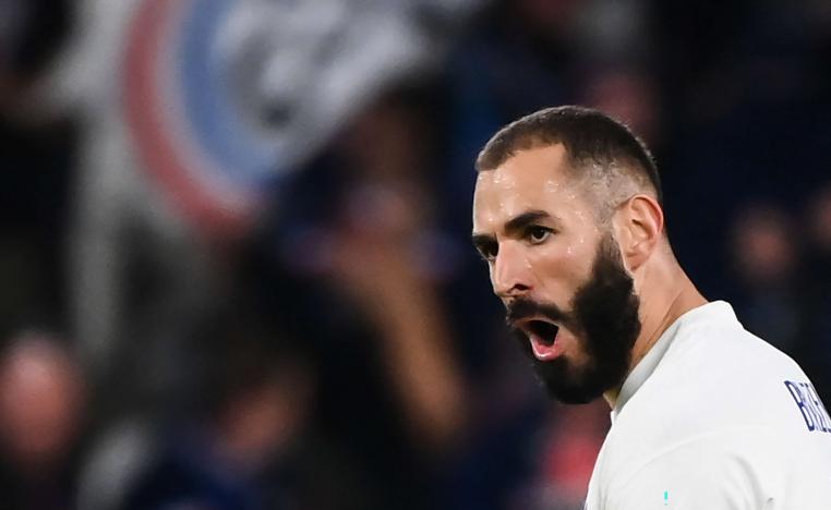 بنزيمة يشارك في العصر الذهبي لأفضل لاعبَين