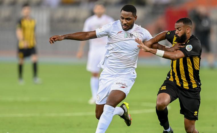 . الشباب يباغت الاتحاد المتصدر