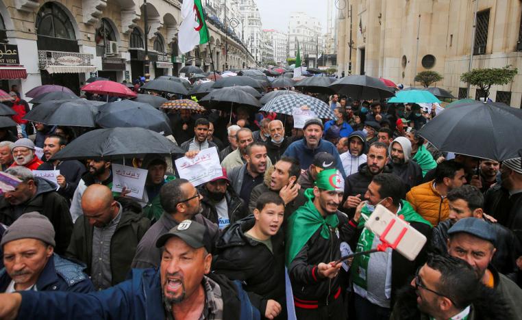 قادة الحراك الجزائري يتهمون النظام بشن حملة ترهيب لوأد الاحتجاجات