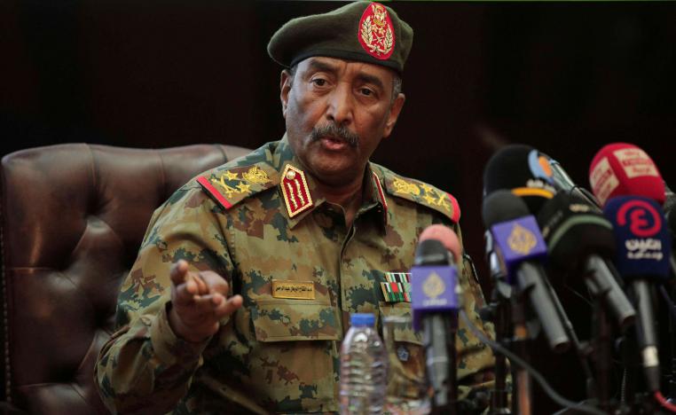 البرهان "يطمئن" السودانيين عن وضع حمدوك معلنا عودته قريبا لمنزله
