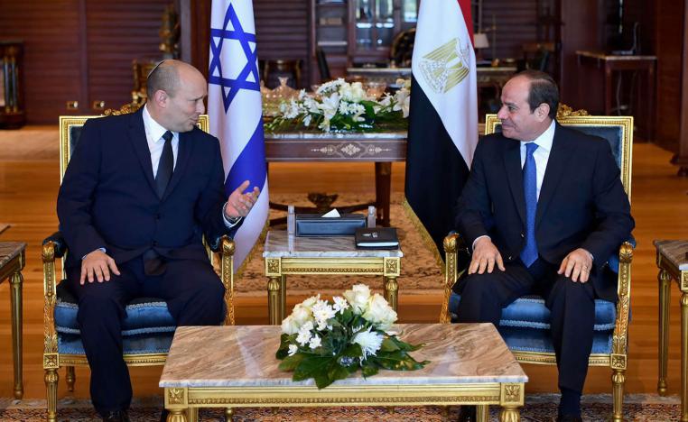 الرئيس المصري عبدالفتاح السيسي ورئيس الوزراء الإسرائيلي نفتالي بينيت في لقاء في شرم الشيخ