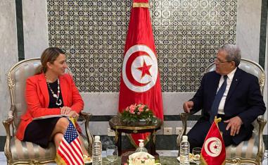 وزير الخارجية التونسي عثمان الجرندي ومساعدة وزير الخارجية الأمريكي لشؤون الشرق الأدنى يال لامبارت