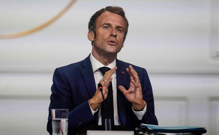 ماكرون يحاول اتسقطاب صوت الناخبين من اليمين المتطرف من خلال اجراء يتعلق بالهجرة