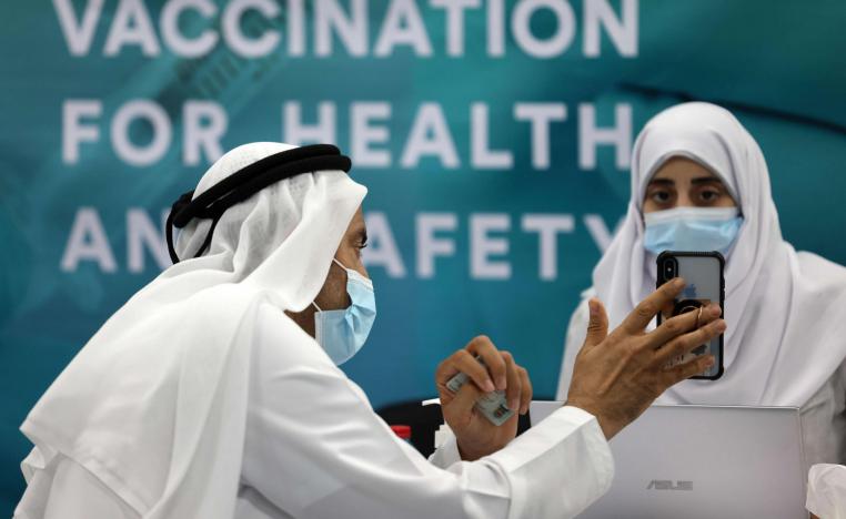 حملة التطعيم بدأت في الامارات قبل سنة تقريبا